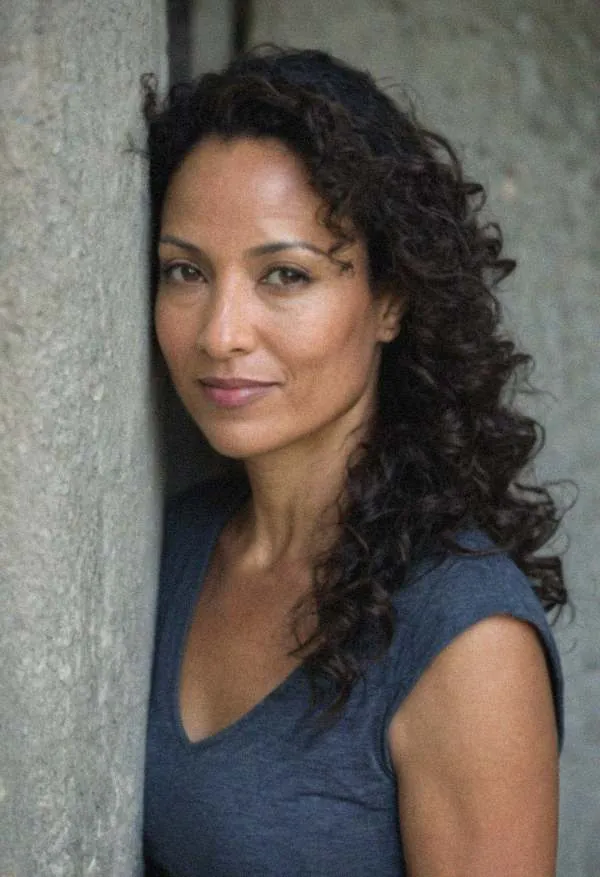 Dana, 40